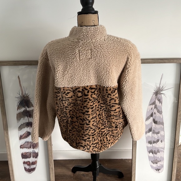 NWOT Rails Sherpa leopard print pullover - Picture 6 of 9